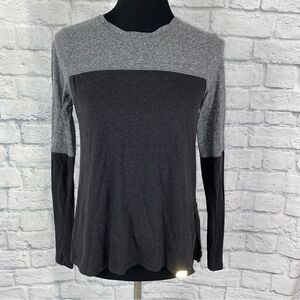 Champion color block Longsleeve Crewneck top w/one side slit black/grey sz Small